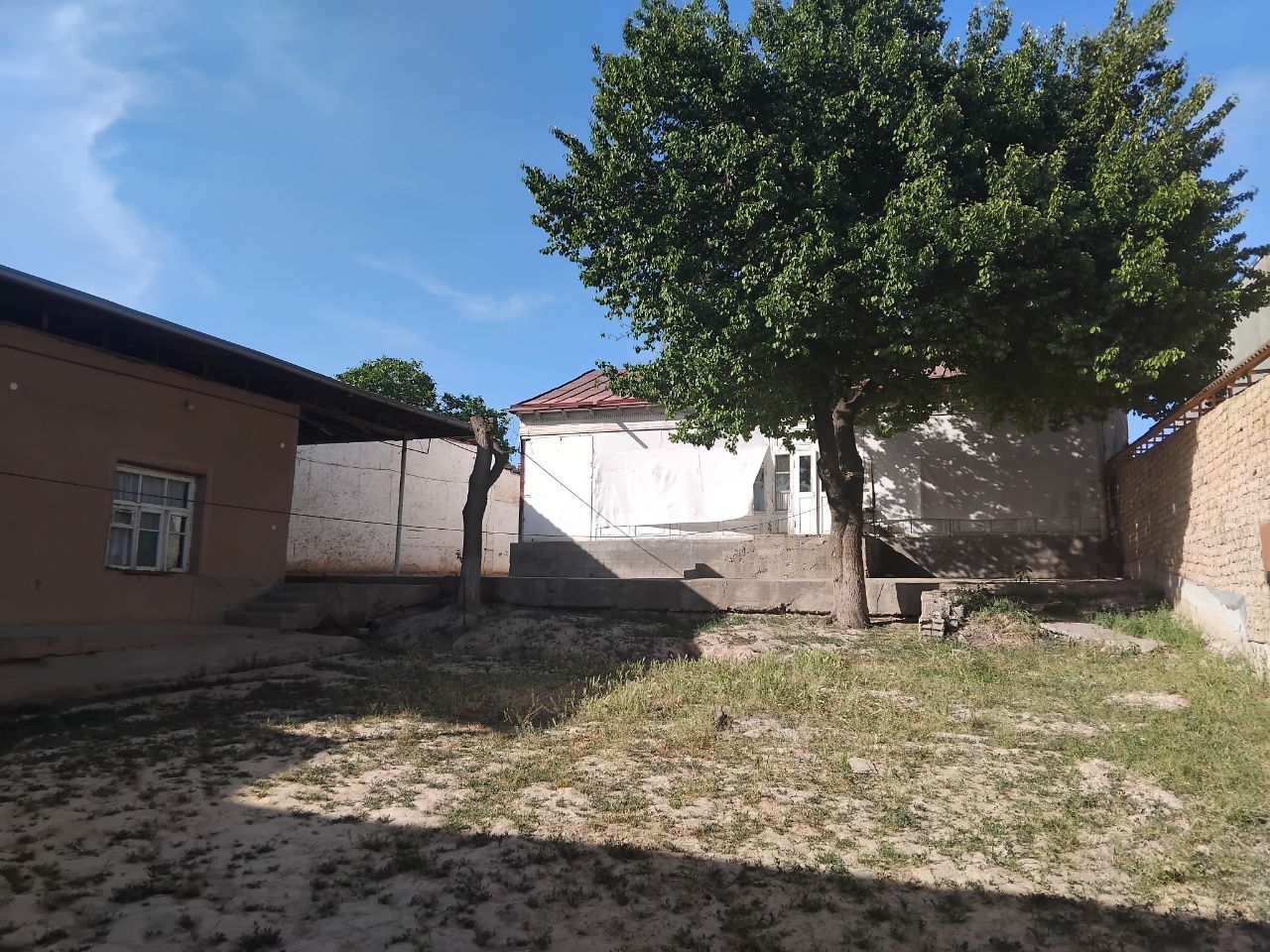 11sotix uy sotiladi