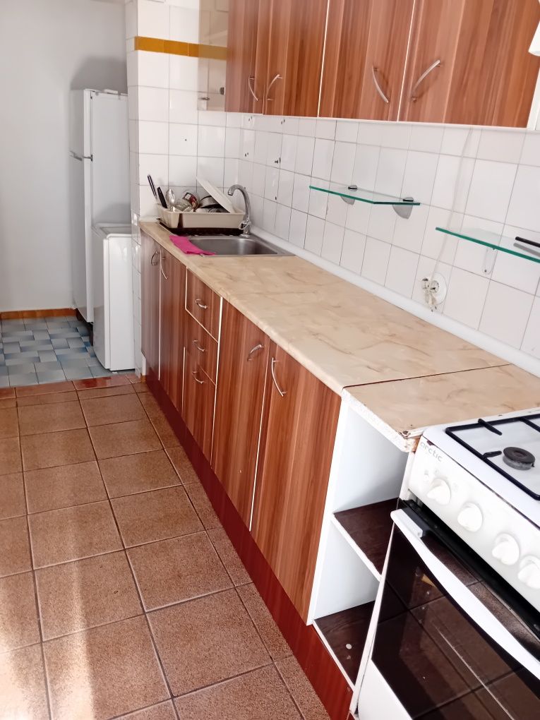 Închiriez / Garsoniera Curte