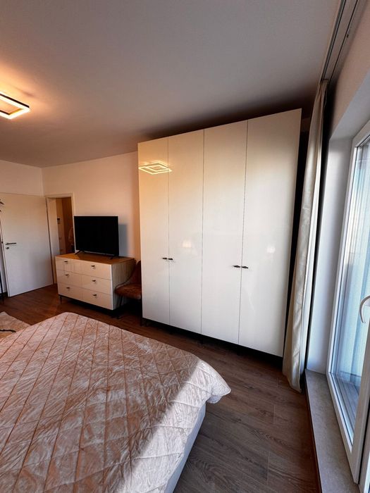 Garsoniera de inchiriat , Tractorul Coresi