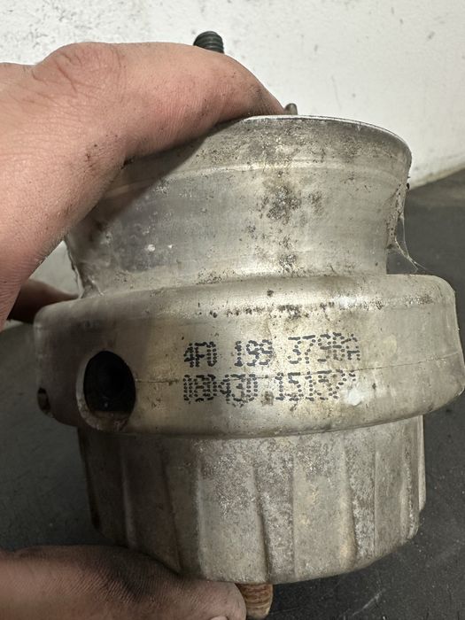 Tampon suport motor stanga Audi A6 C6  3.0 TDI 2.7 TDI 4F0199379 BPP