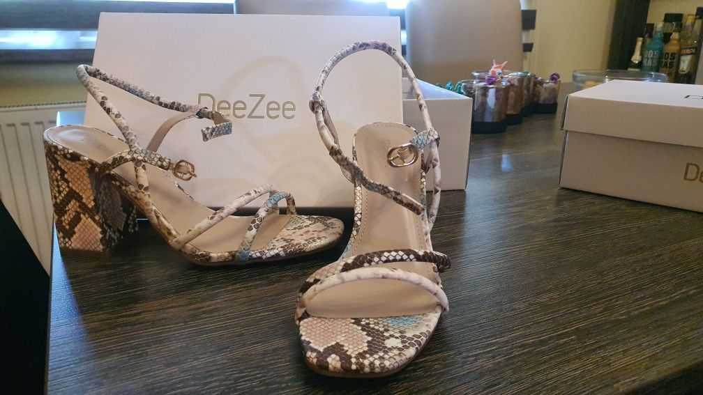 Sandale  superbe DeeZee