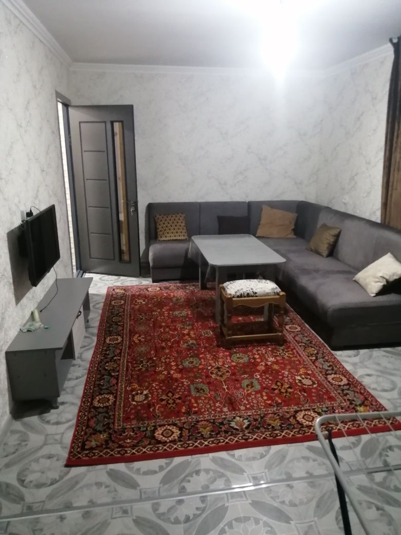Сдаётся 1 ком квартира, переделанная в 2 ком. В Янгиюле, р-н Нихи