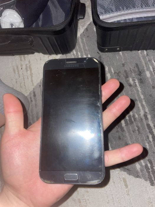 Samsung A7 32gb.
