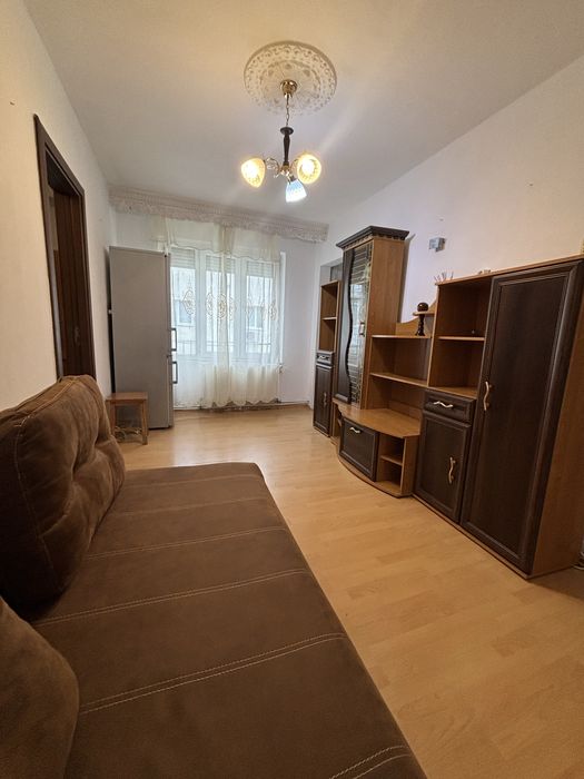 Persoana fizica vand apartament 2 camere nedecomandat in Bacau