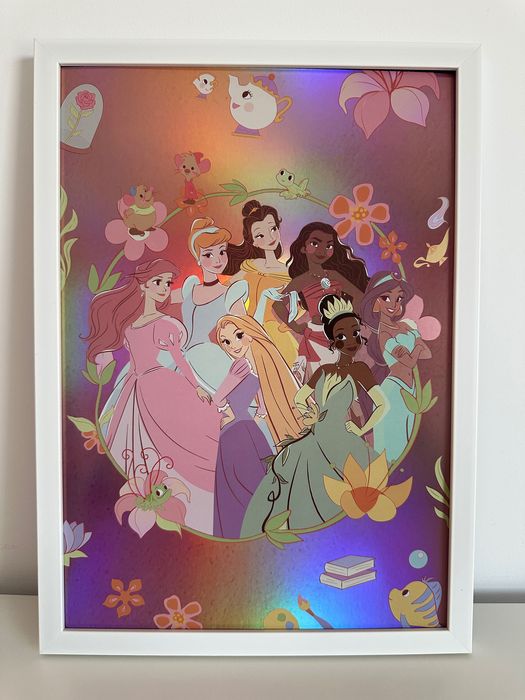 Poster holografic cu prințese – perfect pentru camera unei fetițe!