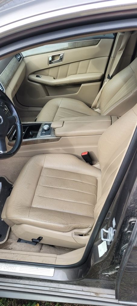 Vând Mercedes e350 4matic