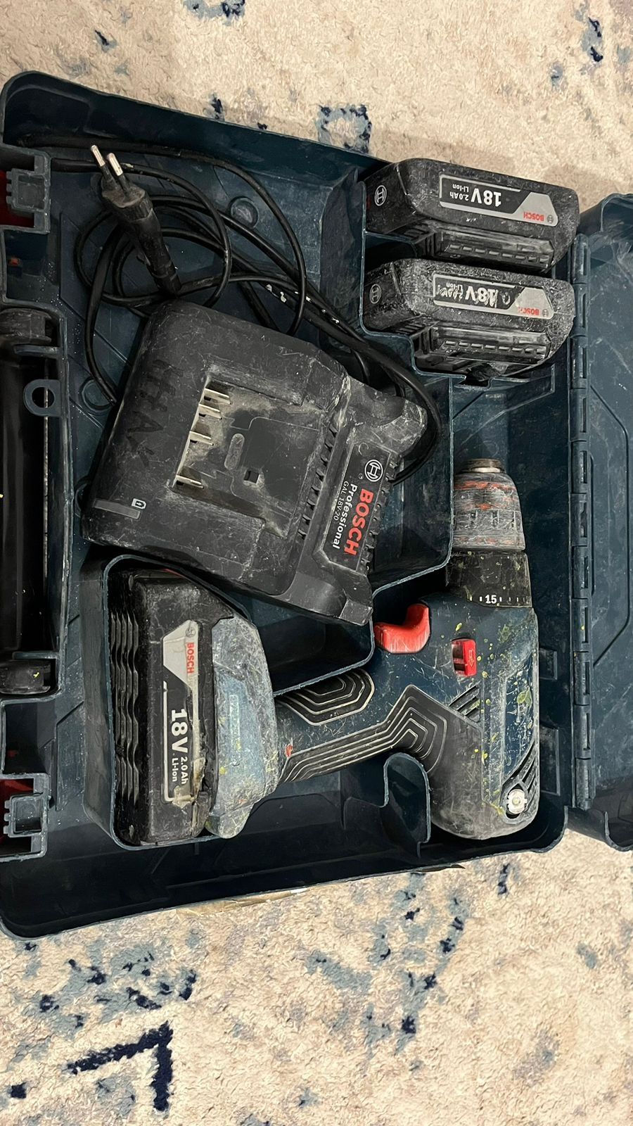 Продаю шуруповёрт Bosch Professional 18V с комплектом!