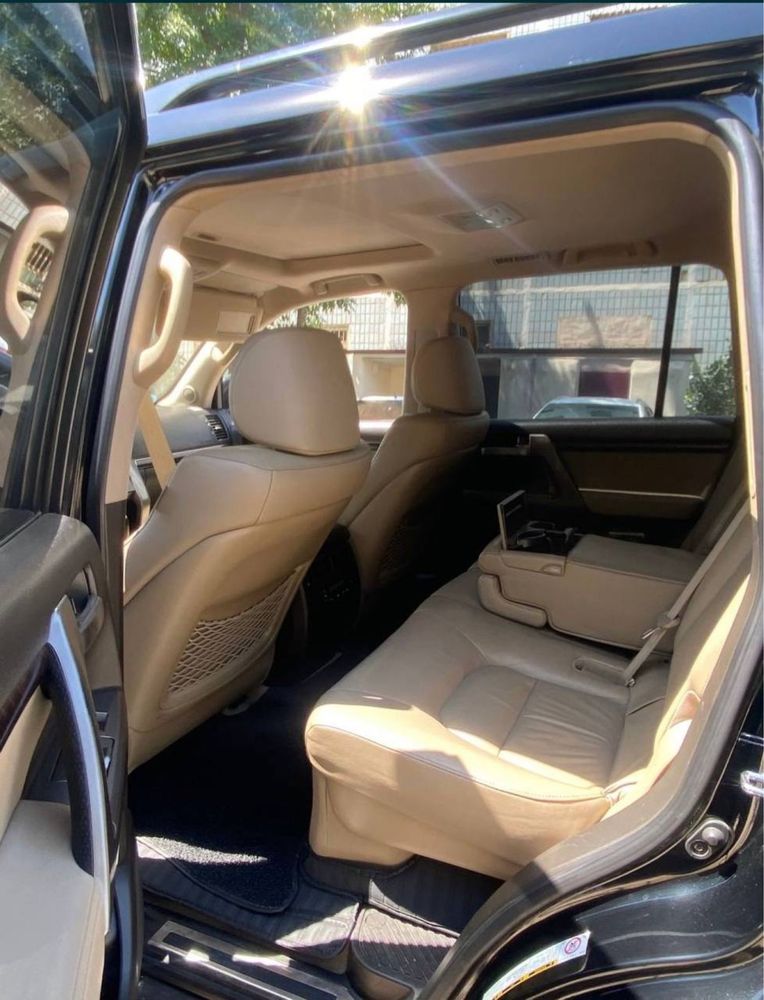 Toyota Land Cruiser 200 (Full pozitsiza)