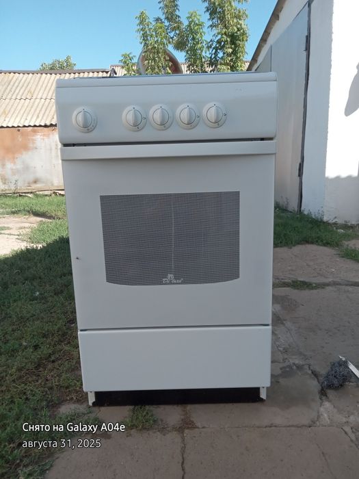 Продам газ плита. Состаяние БУ. Четерёх камфорный и духовка работает.