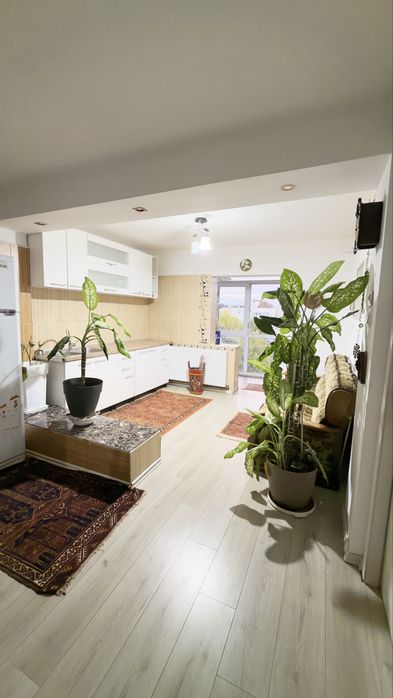 Proprietar,Vând apartament 3 camere Rovine