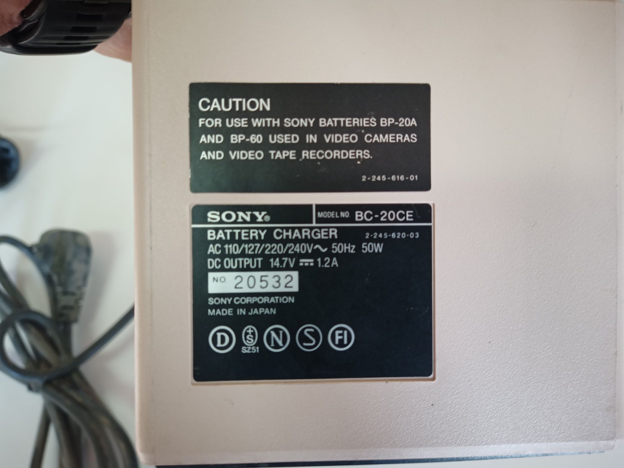 Зарядно 12V SONY BC20CE