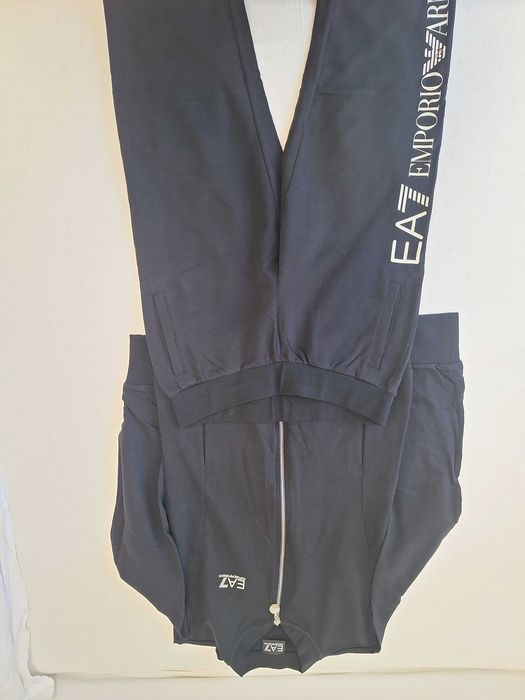 Trening de Emporio Armani comod și modern