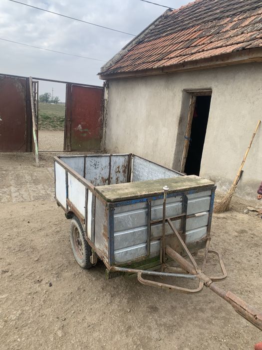 Vând remorcuț foarte buna. Mai multe detali la fața  locului.