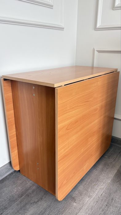 Продам стол книжку