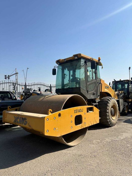 Продается Одновальцовый вибракаток XCMG XS143J