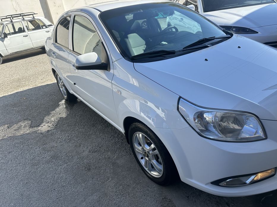 Nexia 3 avtomat sotiladi