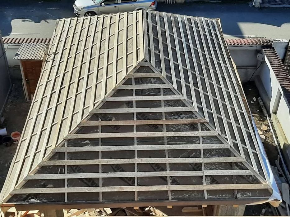 Reparați Acoperișuri Noi şi Vechi  construcții az