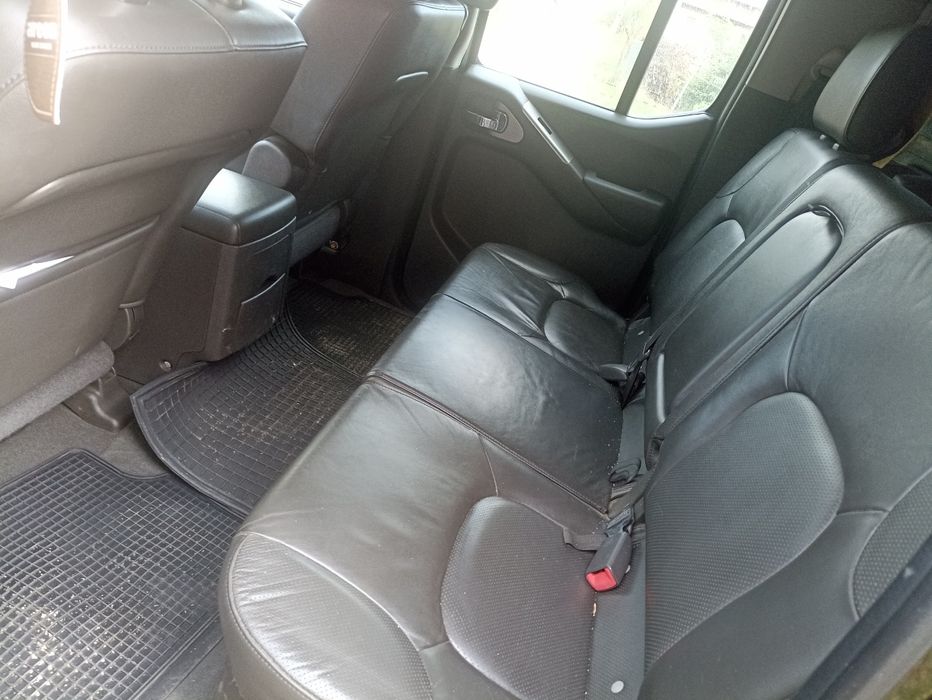 Vând Nissan Navara D40