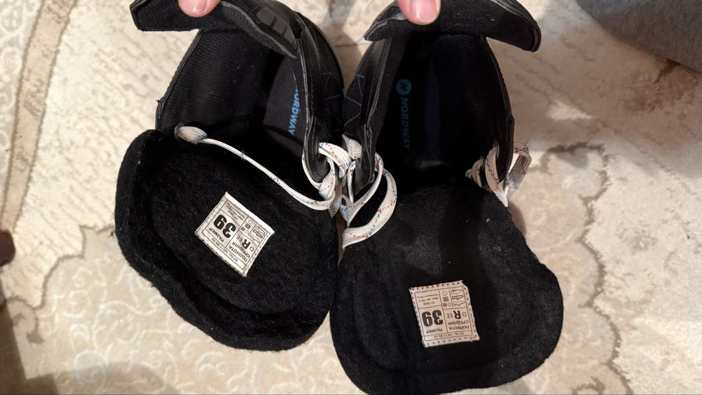 Продаются коньки,2 пары