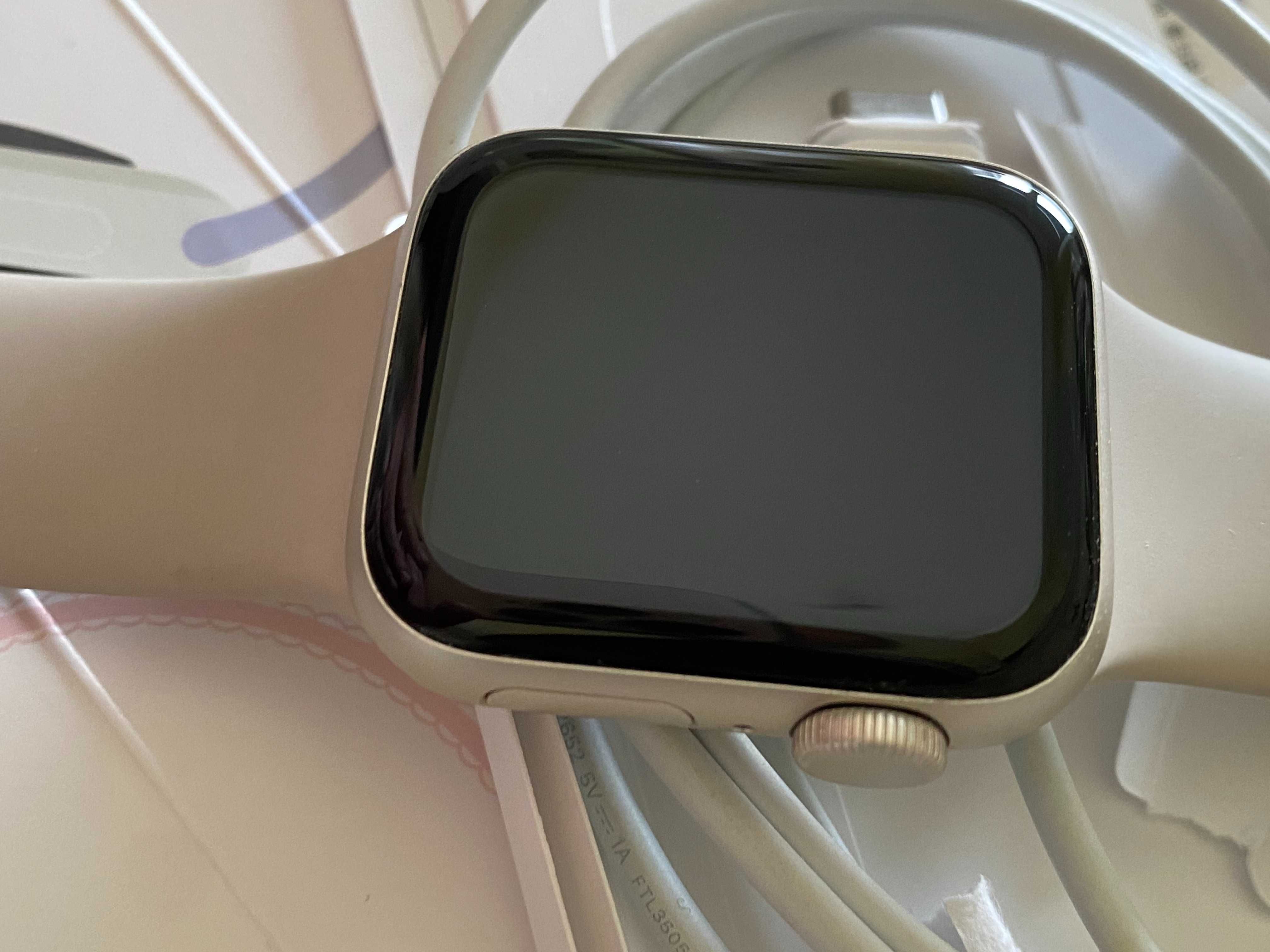 Apple Watch SE 40mm Gen 2 Starlight GPS