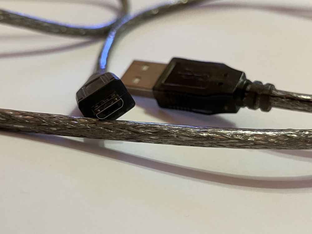 Продавам Micro USB кабел