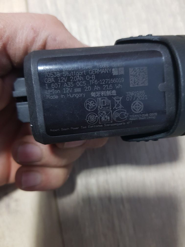 Vând acumulator bosch 12v