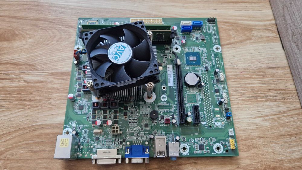 Vand KIT QUAD i3-6100+Placa+8GB DDR4+Cooler+GPU GF !! CA NOU !! 200lei