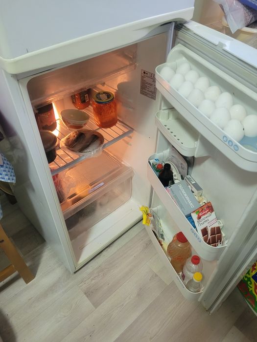 Холодильник в отличном состоянии,  все везде работает