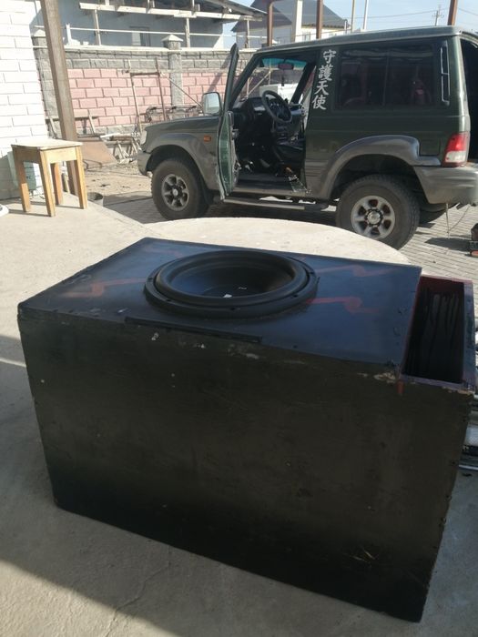 Продам сабвуфер с усилителем
