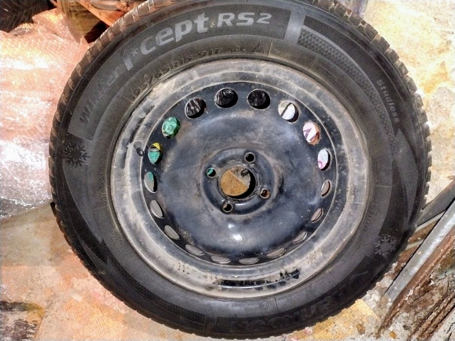 2 бр. зимни гуми Hankook Winter i*cept RS2 195/65 R15, 6 мм, DOT 3020