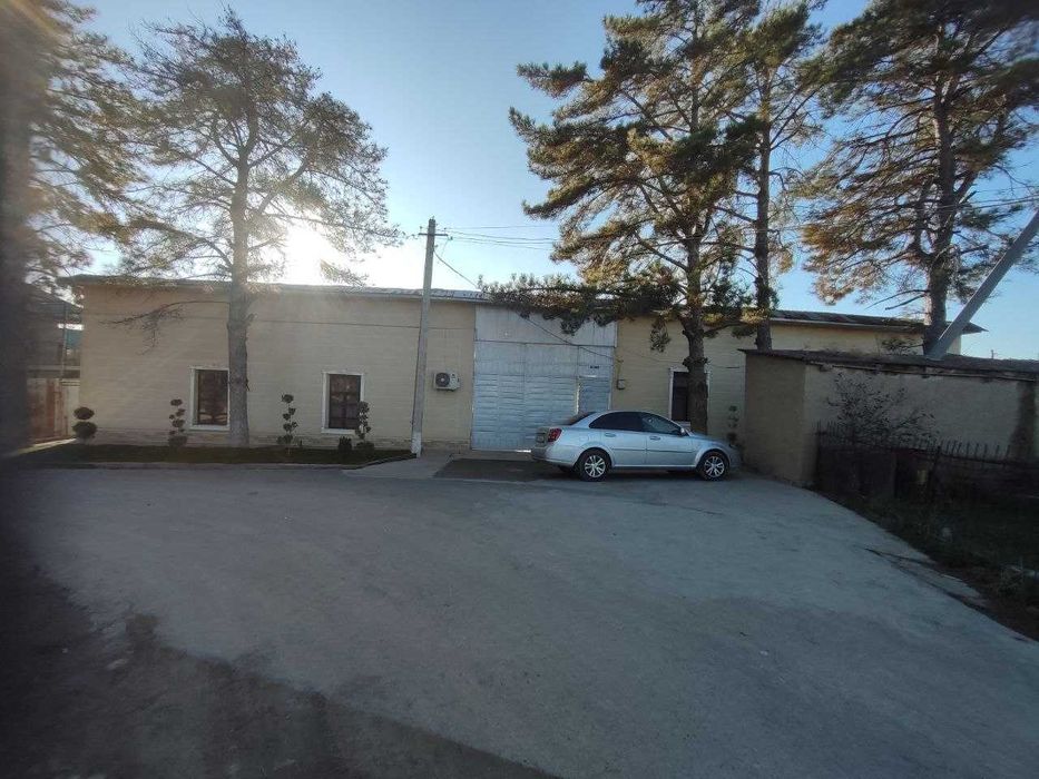 Uy hovli sotiladi