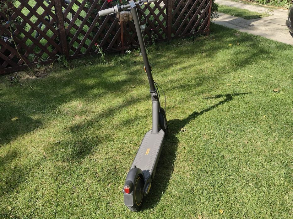 Vând trotineta electrica Isen X9 plus cu motor defect 

*)Trotinet