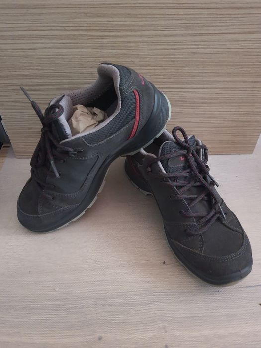 Lowa Goretex marimea 37