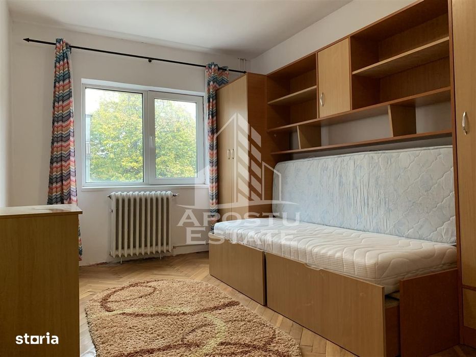 Apartament cu 3 camere in zona Aradului