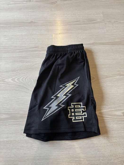 Eric emanuel negru ne purtati noi