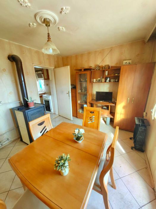 Продавам двуетажна къща в гр. Перник кв. Ралица