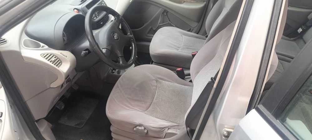 Nissan Almera Tino - 2001 / Sofia