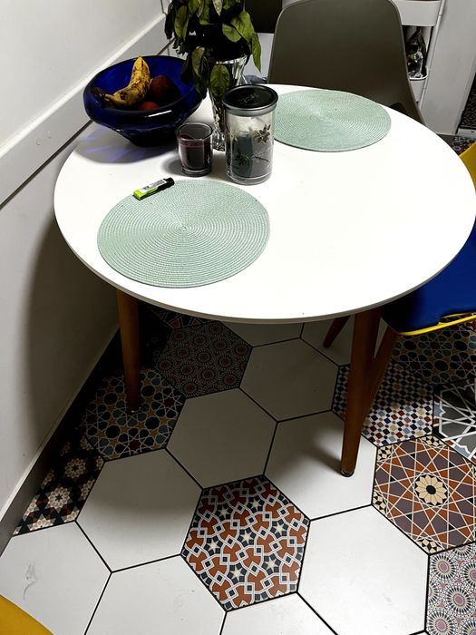 Masa rotunda de vanzare