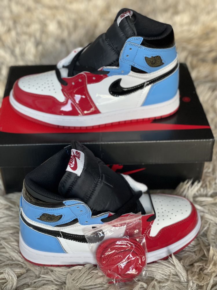 Jordan 1 Retro High Fearless UNC Chicago Varsity Red University Blue