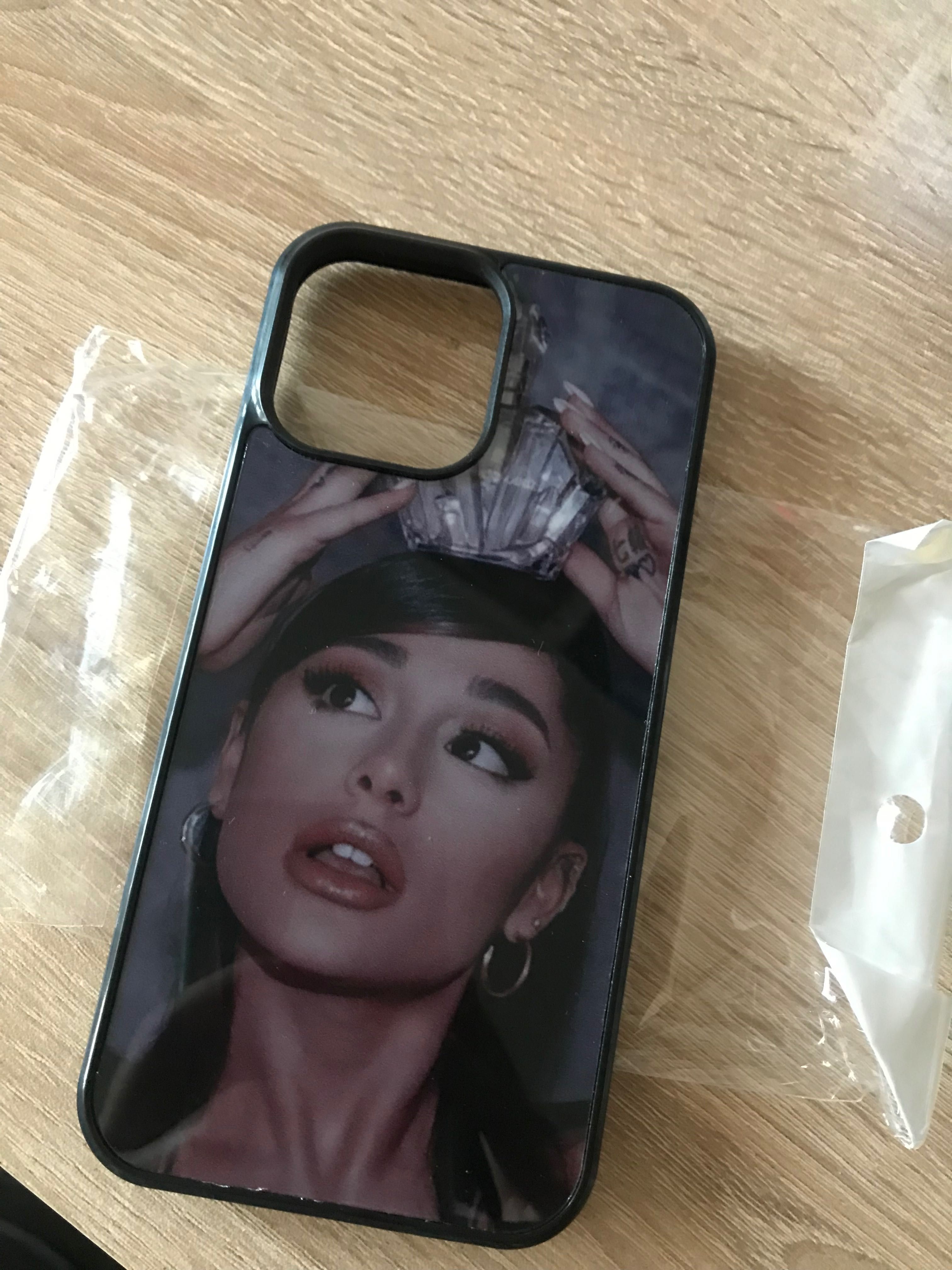 Ariana Grande нов кейс за iPhone 13 pro max