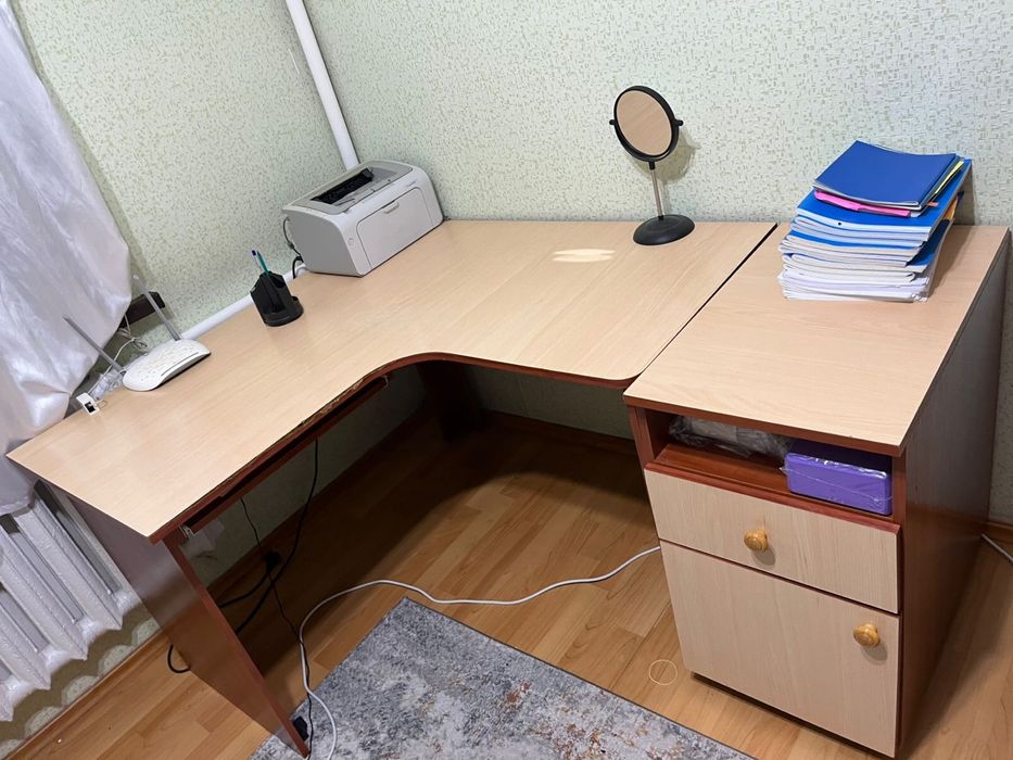 продам рабочий стол и стул