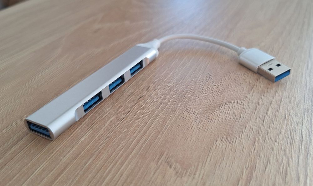 Hub USB - 4 sloturi (nou)