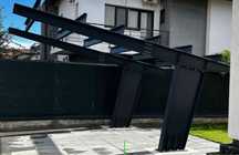 Structura metalica carport auto cu panouri fotovoltaice