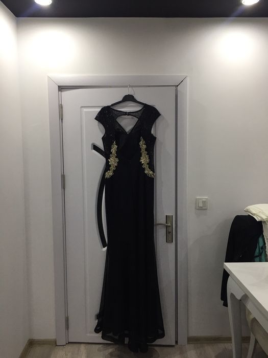 Продавам официална рокля за повод