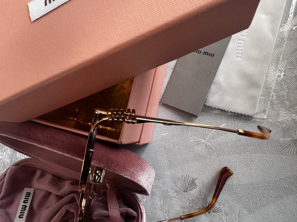 Слънчеви очила MIU MIU