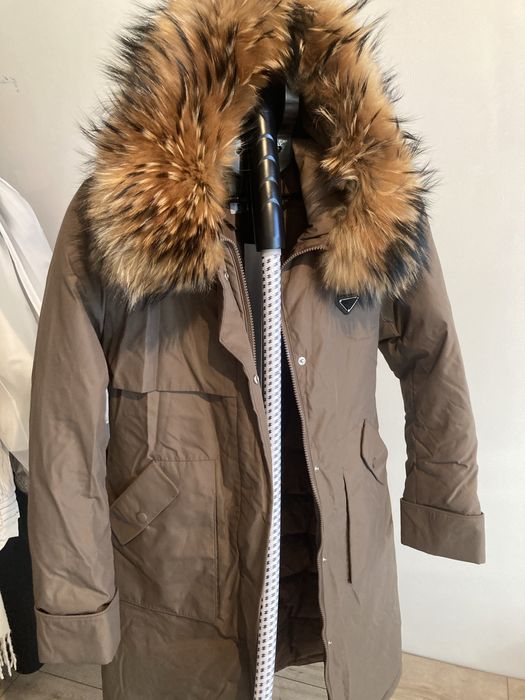 Продам парку натуральный мех одевала 1 раз