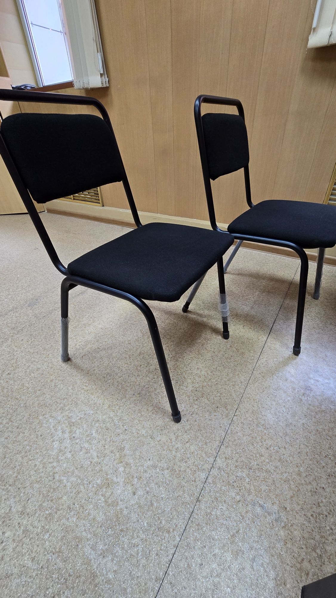 Продам стол и 4 стула для офиса