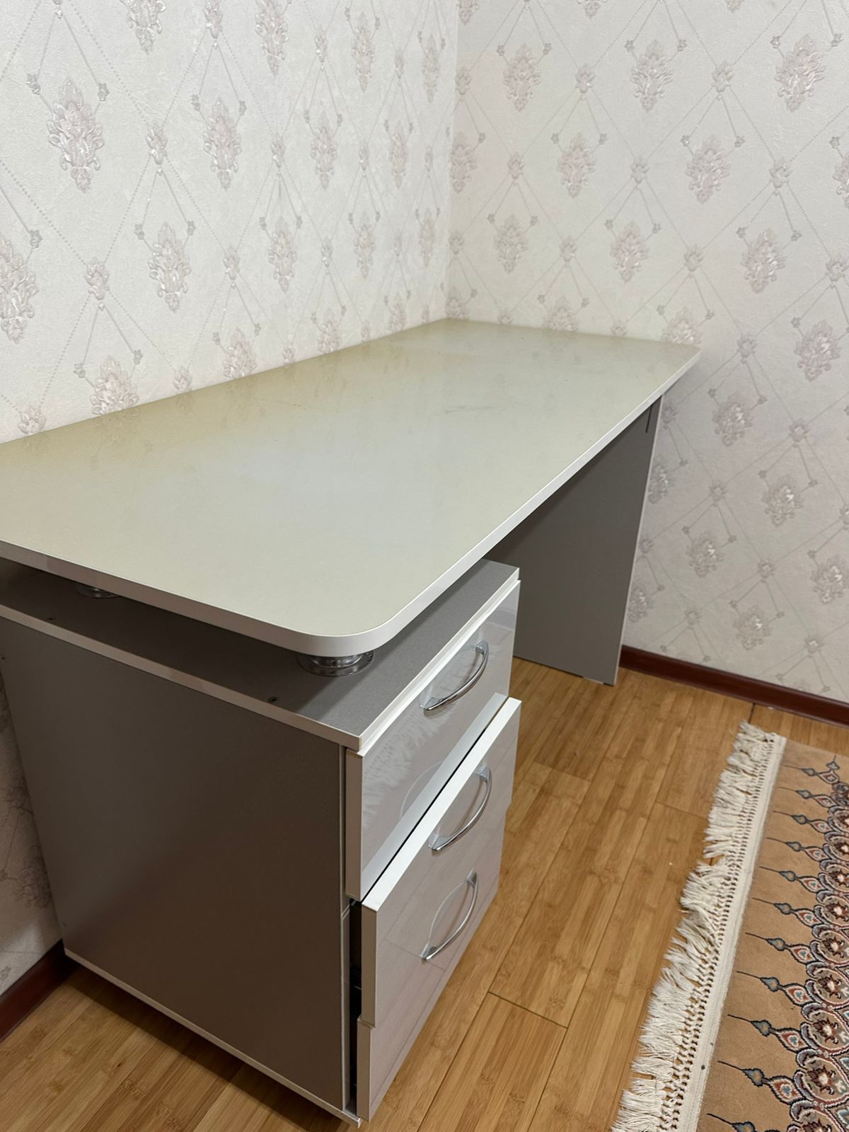 Продаётся компьютерный стол