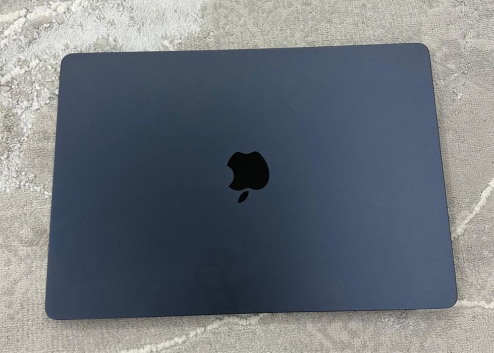 MacBook Air 15” 512 gb RAM 5 cicluri de încărcare