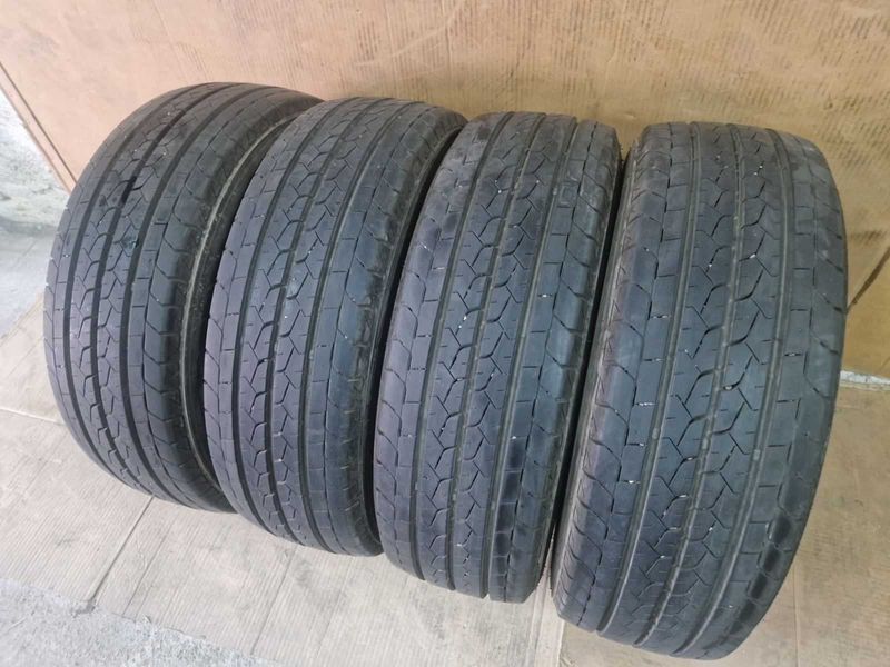 4 Bridgestone R15 C 215/70/ 
летни бусови гуми DOT0721
